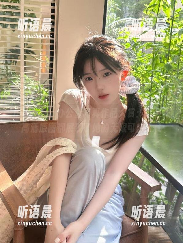 Tiny Asa Tiny Asa办公室写真作品大赏:每一张高清原图都展现了她的无限可能.txt